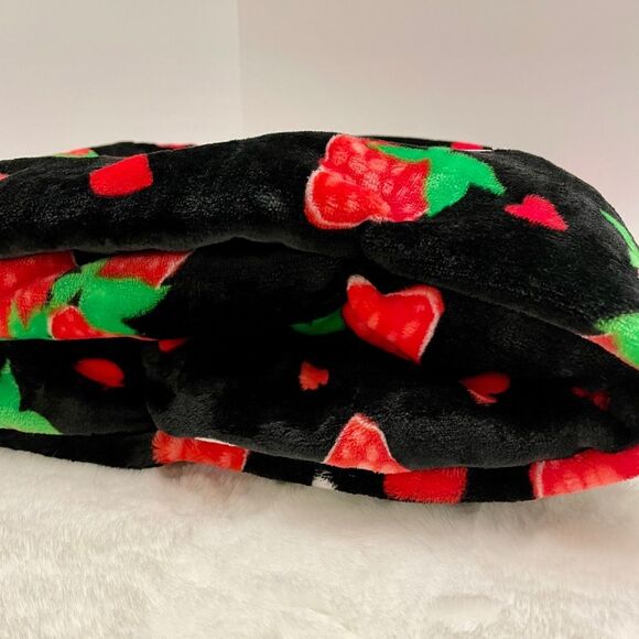 Betsey Johnson Black Strawberries and Hearts‎ Oversized Plush Throw New - Picture 3 of 5
